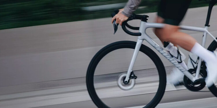 Specialized Aethos 2, l’art du superflu devenu essentiel